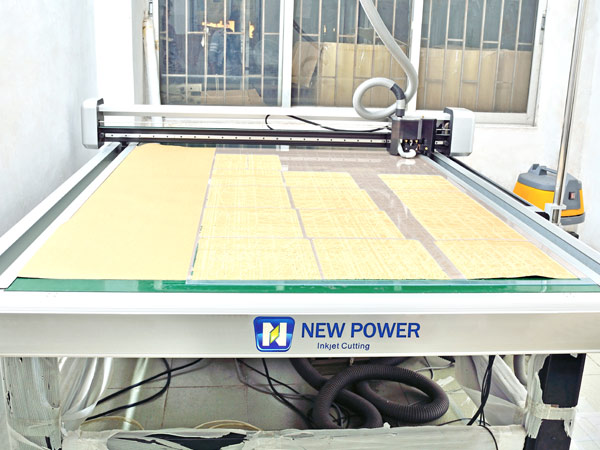 模版切割機(jī)